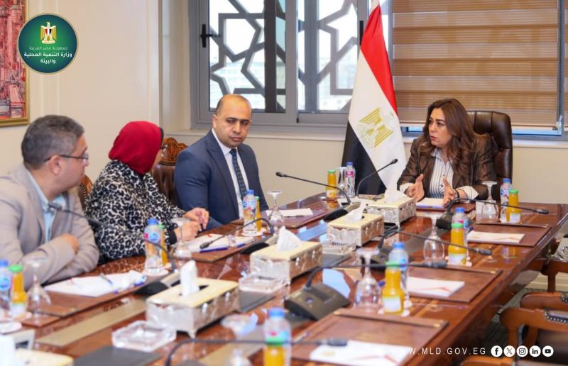 وزارة التنمية المحلية والبيئة تتحرك لرصد أسباب الانبعاثات والروائح الكريهة مجهولة المصدر بالجيزة