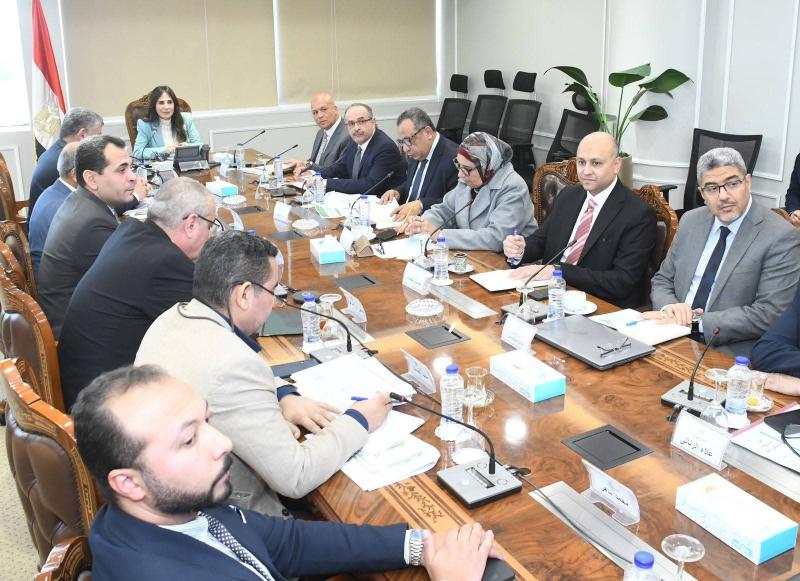 وزيرة الإسكان تتابع موقف تنفيذ المشروعات ضمن مبادرة ”حياة كريمة ” بعددٍ من المحافظات.. وتشدد على تكثيف العمالة بالمواقع