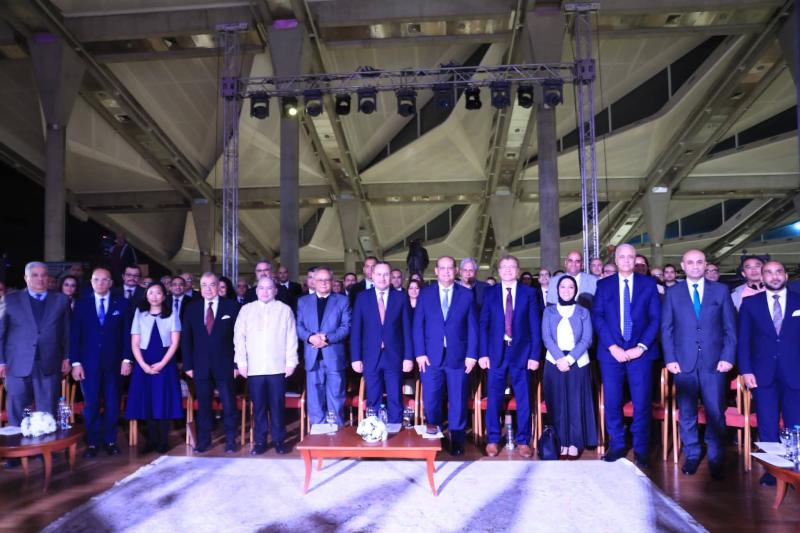 وزير التعليم العالي ومدير مكتبة الإسكندرية يسلمان ”جائزة مكتبة الإسكندرية العالمية” للفائزين في احتفالية كبرى