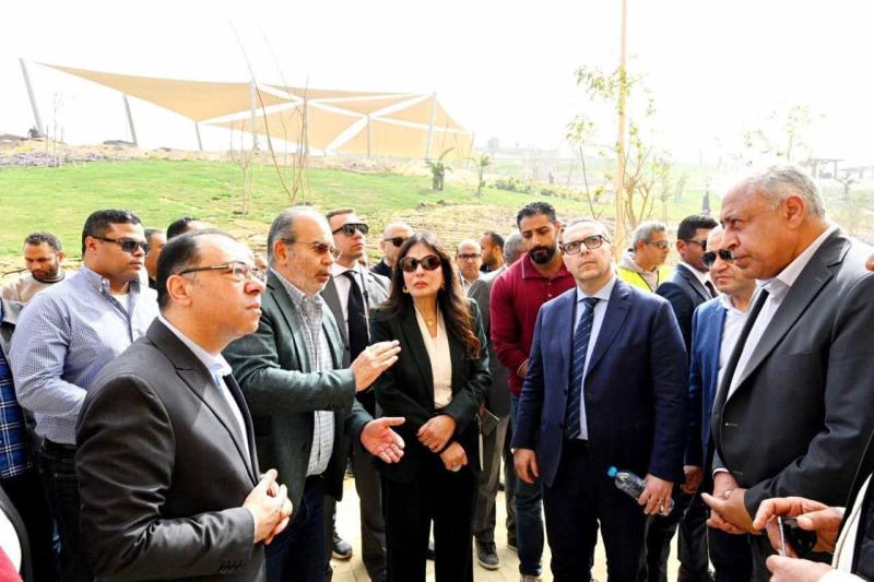 وزيرة الإسكان تقوم بجولة موسعة بمشروع ”حدائق تلال الفسطاط”