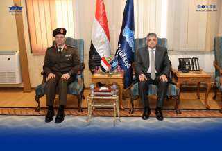 رئيس هيئة قناة السويس يستقبل وفداً من أوائل الكلية العسكرية التكنولوجية للاطلاع على مستجدات المشروعات التنموية