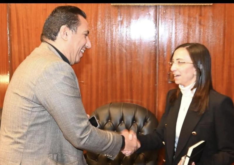 النائب محمود يوسف لطيف يهنئ الدكتورة جاكلين عازر بمناسبة تجديد الثقة محافظا للبحيرة