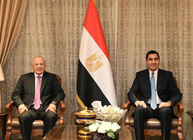 وزير الشباب والرياضة يستقبل رئيس الاتحاد المصري لكرة القدم