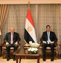 وزير الشباب والرياضة يستقبل رئيس الاتحاد المصري لكرة القدم