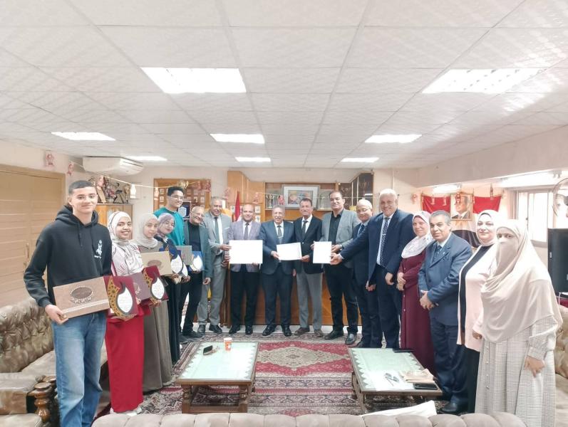 مدير تعليم البحيرة يكرم طلبة وطالبات فريق البحيرة الحاصل على المركز الأول على مستوى الجمهورية