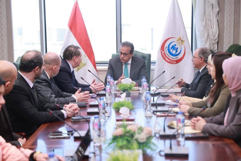 وزير الصحة يبحث مع «جنرال إلكتريك» توطين صناعة صبغات الأشعة داخل مصر