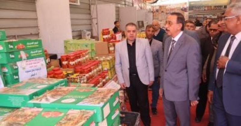 أولى ساعات وصوله لتولي مهام منصبه الجديد، محافظ سوهاج يتفقد شوارع المدينة