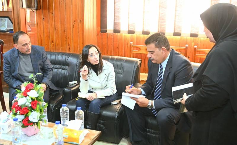 محافظ البحيرة تعقد إجتماعاً موسعاً بإدكو  بحضور عدد كبير من الأجهزة التنفيذية لبحث إعادة تنمية وتخطيط وتطوير المدينة