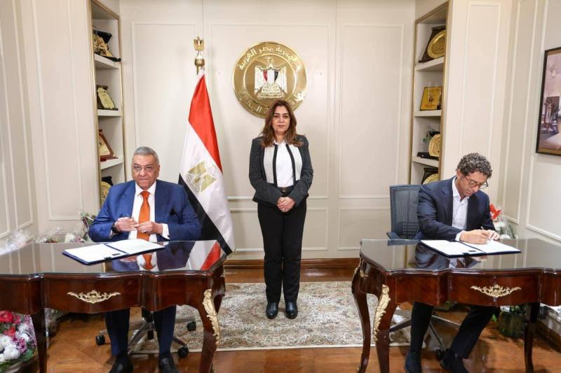 وزيرة التنمية المحلية والبيئة تشهد التوقيع على بروتوكول تعاون بين الوزارة ومؤسسة إم إن تي للتنمية المستدامة لتطوير الأراضي غير المستغلة وتحويلها لمساحات آمنة وميسرة
