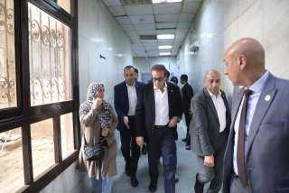 وزير الصحة يجري جولة مفاجئة بمستشفى السلام التخصصي في أول أيام رمضان ويحيل مدير المستشفى للتحقيق