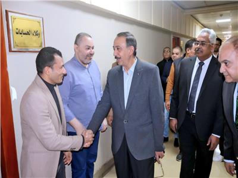 محافظ سوهاج يوجه بزيادة فاعلية الأداء وتحسين الخدمات المقدمة للمواطنين