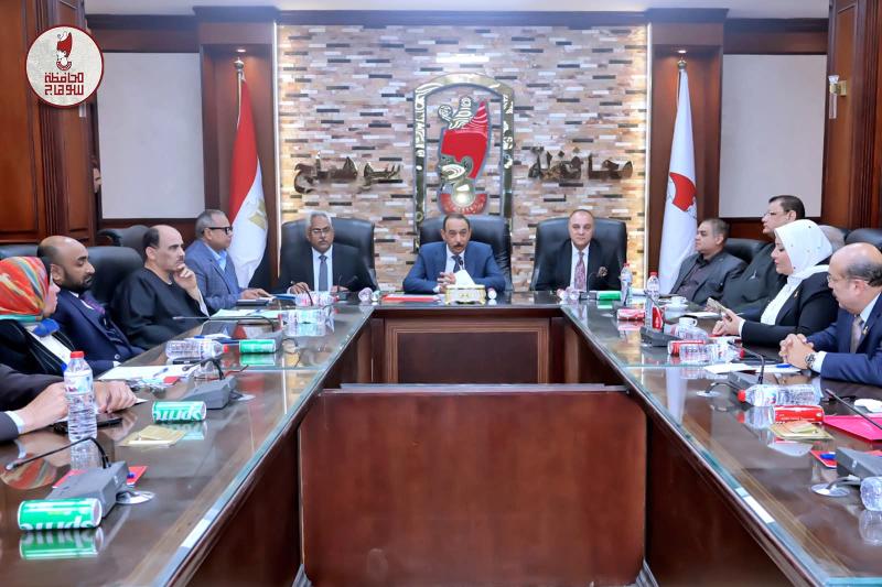 محافظ سوهاج يلتقي أعضاء الهيئة البرلمانية لمجلسي النواب والشيوخ ليرسم خارطة العمل للمرحلة المقبلة