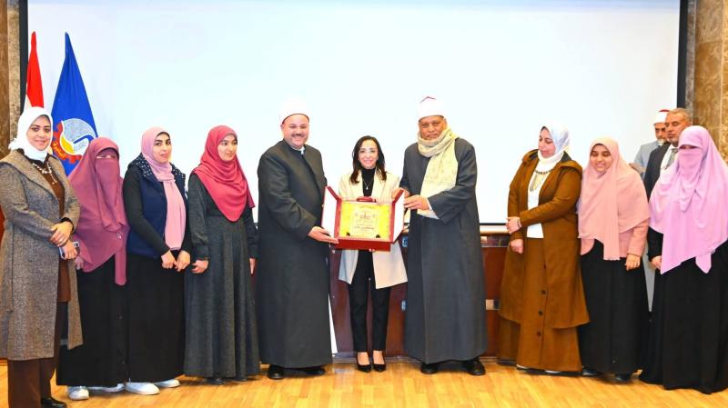 الأوقاف والأزهر يقدمان التهنئة للدكتورة/ جاكلين عازر بتجديد الثقة محافظاً للبحيرة