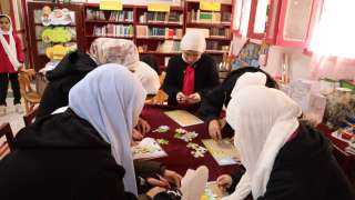 إستمراراً لفعاليات ”قطار الخير ٢”  الثقافية بالبحيرة ..  المكتبة المتنقلة تنفذ أنشطة ثقافية وفنية بمدرسة رشيد الإعدادية بنات