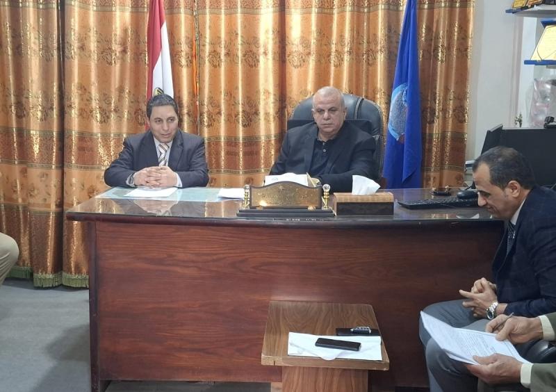 بحضور النائب ممدوح عبد السميع جاب الله  عقد إجتماع مجلس أمناء حوش عيسى بالإدارة التعليمية لخدمة التعليم