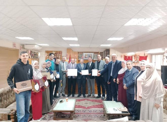 مدير تعليم البحيرة يكرم طلبة وطالبات فريق البحيرة الحاصل على المركز الأول على مستوى الجمهورية في مسابقة أوائل الطلبة للمرحلة الثانوية العامة ٢٠٢٥ / ٢٠٢٦