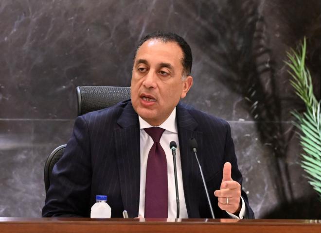 في ضوء تطورات الأحداث الاقليمية في المنطقة منذ صباح اليوم:  رئيس الوزراء يتابع مع وزير التموين موقف مخزون الأرصدة من السلع الغذائية