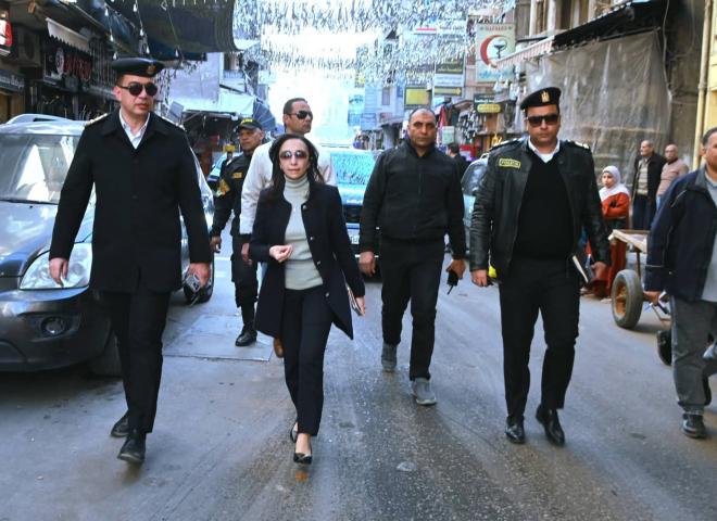 محافظ البحيرة تتفقد أعمال توسعة وتطوير المحاور المرورية بمنطقة ميدان المحطة بدمنهور