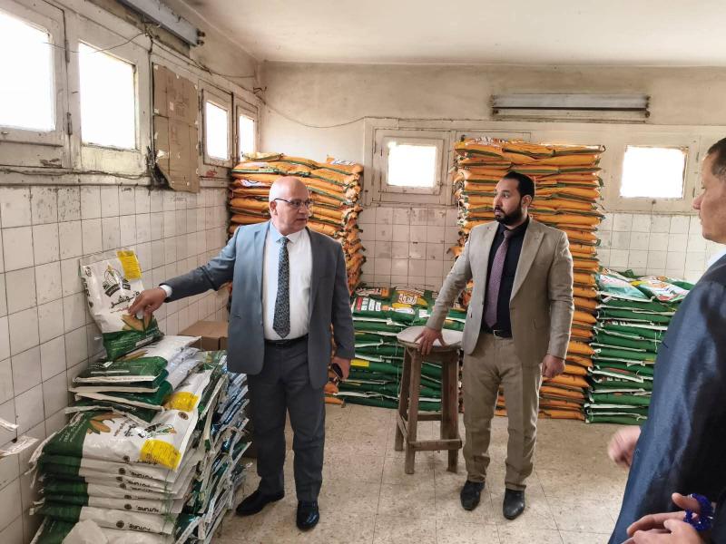 وكيل ”زراعة البحيرة” يتفقد مخازن الإرشاد الزراعى بالمديرية ويوجه بوضع الأسعار على التقاوى