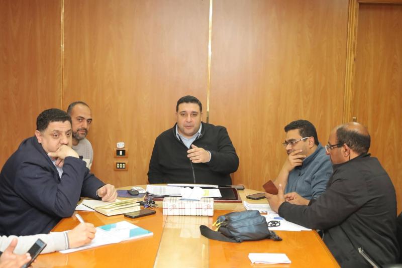 رئيس مياه البحيرة يقود اجتماعات يومية لمتابعة جاهزية مشروعات «حياة كريمة» للتسليم