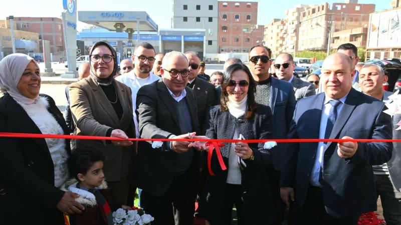 محافظ البحيرة ورئيس هيئة التأمين الصحي يفتتحان “مبنى عيادة بدر الشاملة الجديدة” بعد تطويره