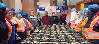 ضمن فعاليات ”قطار الخير ٢”.. ”مطبخ المصرية بإيد بناتها” يقدّم ٣٧٠ وجبة غذائية لدعم الأسر الأولى بالرعاية بإدفينا