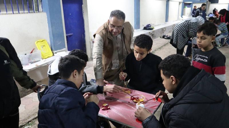 المكتبة المتنقلة تواصل رسالتها التوعوية بكوم حمادة ضمن فعاليات ”قطار الخير ٢”