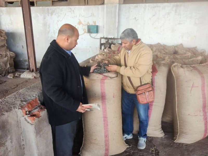 التنبيه على الجمعيات والمزارعين باستخدام المبيدات الموصى بها من قبل الاداره العامه لمكافحه الآفات بوزارة الزراعة