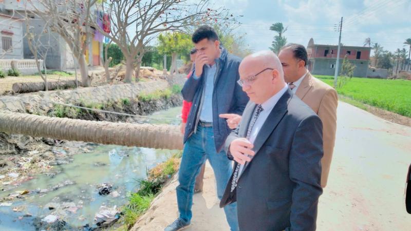 رئيس الجهاز التنفيذى لمشروعات تحسين الأراضى ووكيل زراعة البحيرة يتفقدان مسقى الديب ومحسن بكوم البركه بكفر الدوار وتم التوجيه بتطهيرها  فوراً