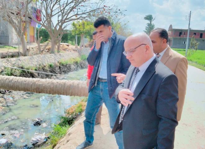 رئيس الجهاز التنفيذى لمشروعات تحسين الأراضى ووكيل زراعة البحيرة يتفقدان مسقى الديب ومحسن بكوم البركه بكفر الدوار وتم التوجيه بتطهيرها  فوراً