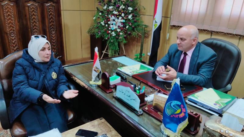 ” أبو طالب ” و ” برغش ” يناقشان شكاوى منتفعى ” عزب قابيل ” بخصوص الصرف الزراعى المغطى