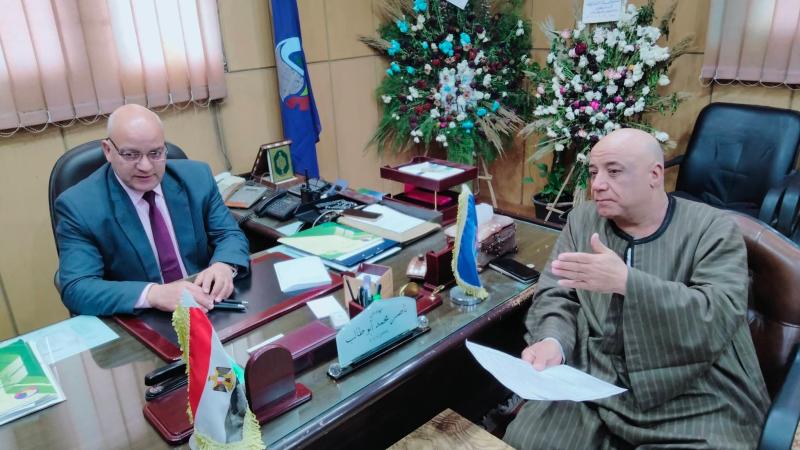 ” وكيل زراعة البحيرة ” يلتقى بأعضاء الشعب لحل مشاكل بعض المزارعين