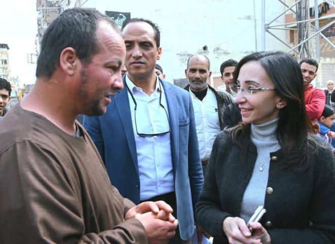 الدكتورة/ جاكلين عازر تلتقي بعدد من المواطنين خلال جولتها المفاجئة بأبو حمص اليوم