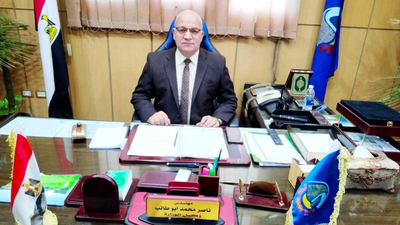 مدير الإدارة الزراعية بشبراخيت يشدد على سرعة الانتهاء من تطهير المساقى والمصارف الزراعية