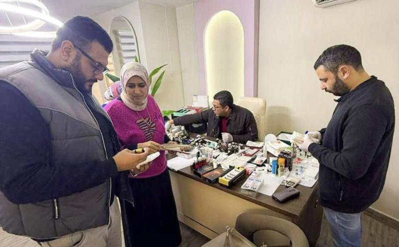 مرور مفاجئ لمدير إدارة العلاج الحر على أحد المنشآت الطبية الخاصة في ساعة متأخرة من الليل بدمنهور