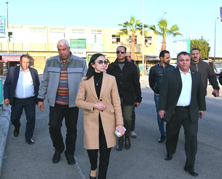 محافظ البحيرة تتابع إنتظام العمل والإلتزام وتوافر السيارات بمجمع مواقف دمنهور