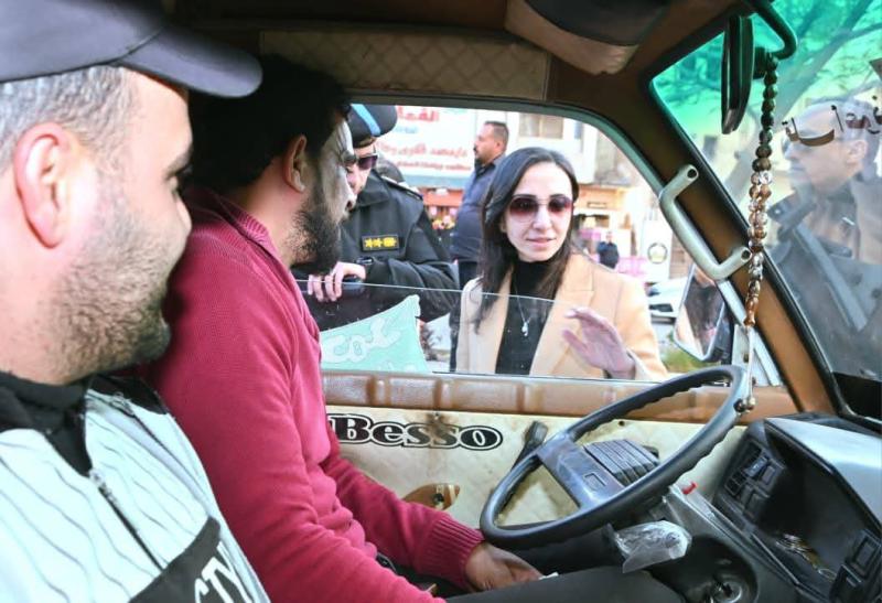 محافظ البحيرة تتابع إلتزام سيارات التاكسي والسرافيس بدمنهور