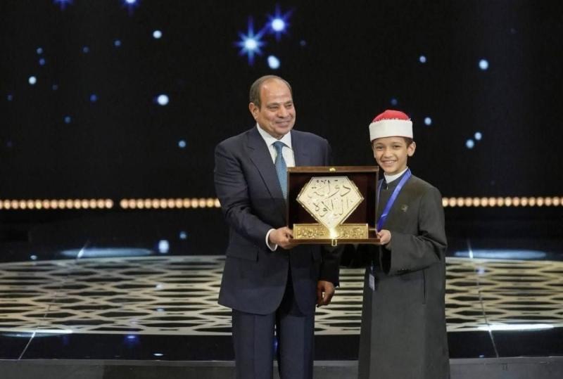 الرئيس السيسي يشهد احتفال الأوقاف بليلة القدر ويكرّم الفائزين في الحفظ والتلاوة