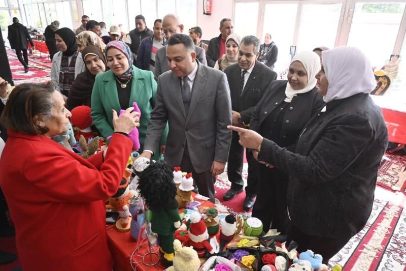 دعماً لتمكين المرأة إقتصادياً .. إفتتاح معرض للمشغولات اليدوية ومنتجات الأسر المنتجة بجامعة دمنهور