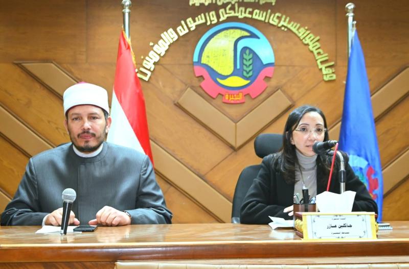 محافظ البحيرة تكرّم أفضل ٢٠ متسابق فى المسابقة الرمضانية فى حفظ القران الكريم كاملاً تقديراً لتميزهم وتفوقهم