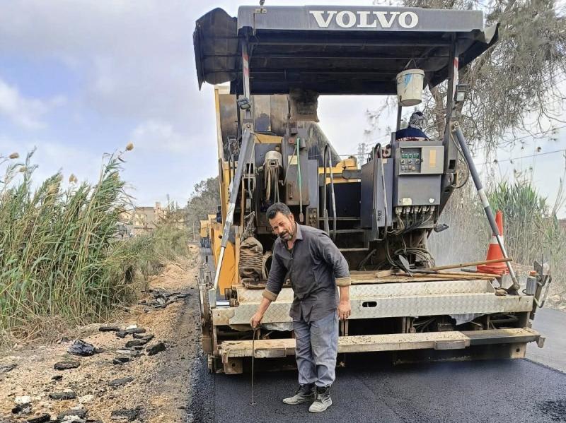 لرفع كفاءة الطرق ... متابعة ميدانية لأعمال رصف طريق الخيري بدمنهور بطول ٧ كم ضمن الخطة الإستثمارية