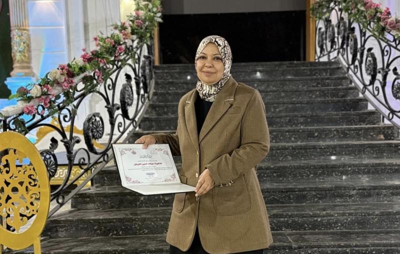 وكيل الوزارة يكرم الدكتورة ميرڤت حسين مدير الإدارة الصحية بحوش عيسى