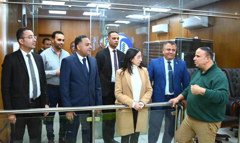 بمناسبة قرب حلول عيد الفطر المبارك ..  محافظ البحيرة تتقدم بالتهنئة لمواطني المحافظة   وتهنىء العاملين بالديوان العام