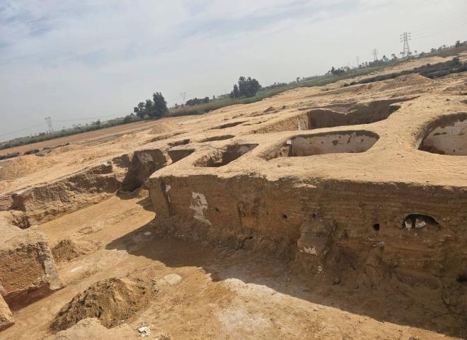 الكشف عن مبنى أثري يرجع إلى بدايات الرهبنة القبطية خلال القرن الخامس الميلادي بمنطقة القلايا بمحافظة البحيرة