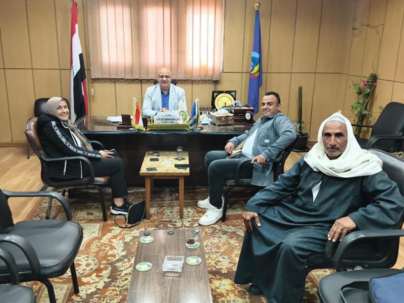 وكيل زراعة البحيرة يستقبل النائبة سناء برغش لحل مشاكل بعض لمزارعين