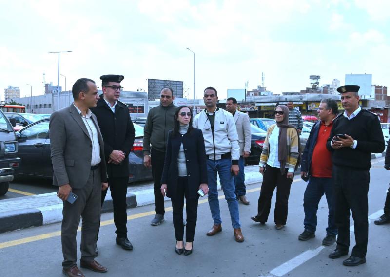 محافظ البحيرة تتفقد عدد من شوارع دمنهور وتؤكد على ....  تكثيف أعمال النظافة ومتابعة إلتزام سيارات الاجرة والسرفيس