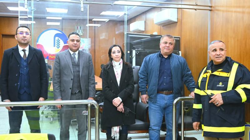 من داخل مركز التحكم والسيطرة ..   محافظ البحيرة تتابع جهود رفع مياه الأمطار بنطاق المدن والمراكز