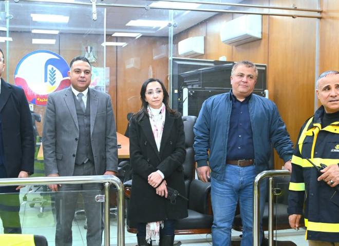 من داخل مركز التحكم والسيطرة ..   محافظ البحيرة تتابع جهود رفع مياه الأمطار بنطاق المدن والمراكز