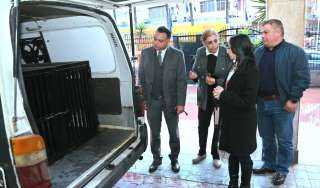 محافظ البحيرة تتفقد السيارة المتخصصة للتعامل مع الكلاب الضالة وتؤكد سرعة الإستجابة لشكاوى المواطنين