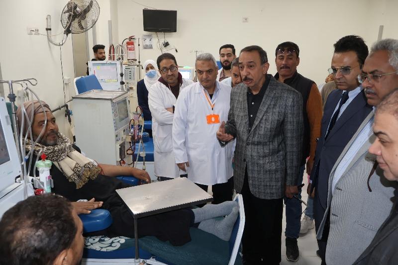 محافظ سوهاج: نقل 4 مسئولين بمستشفى ووحدة إسعاف برديس لسوء مستوى الخدمة